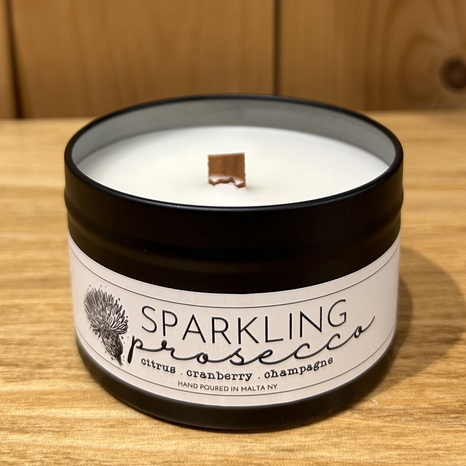 A Thistle Moon &#39; Sparkling Prosecco&#39; Scented Candle - 8 oz
