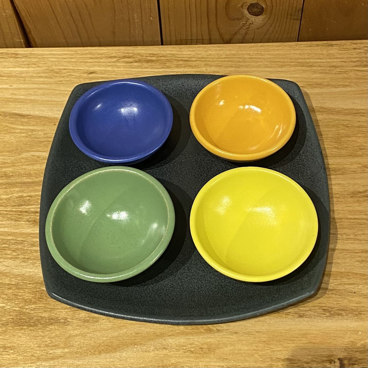 Hartman 5PC set Black Tray with 4 Colored Bowls
