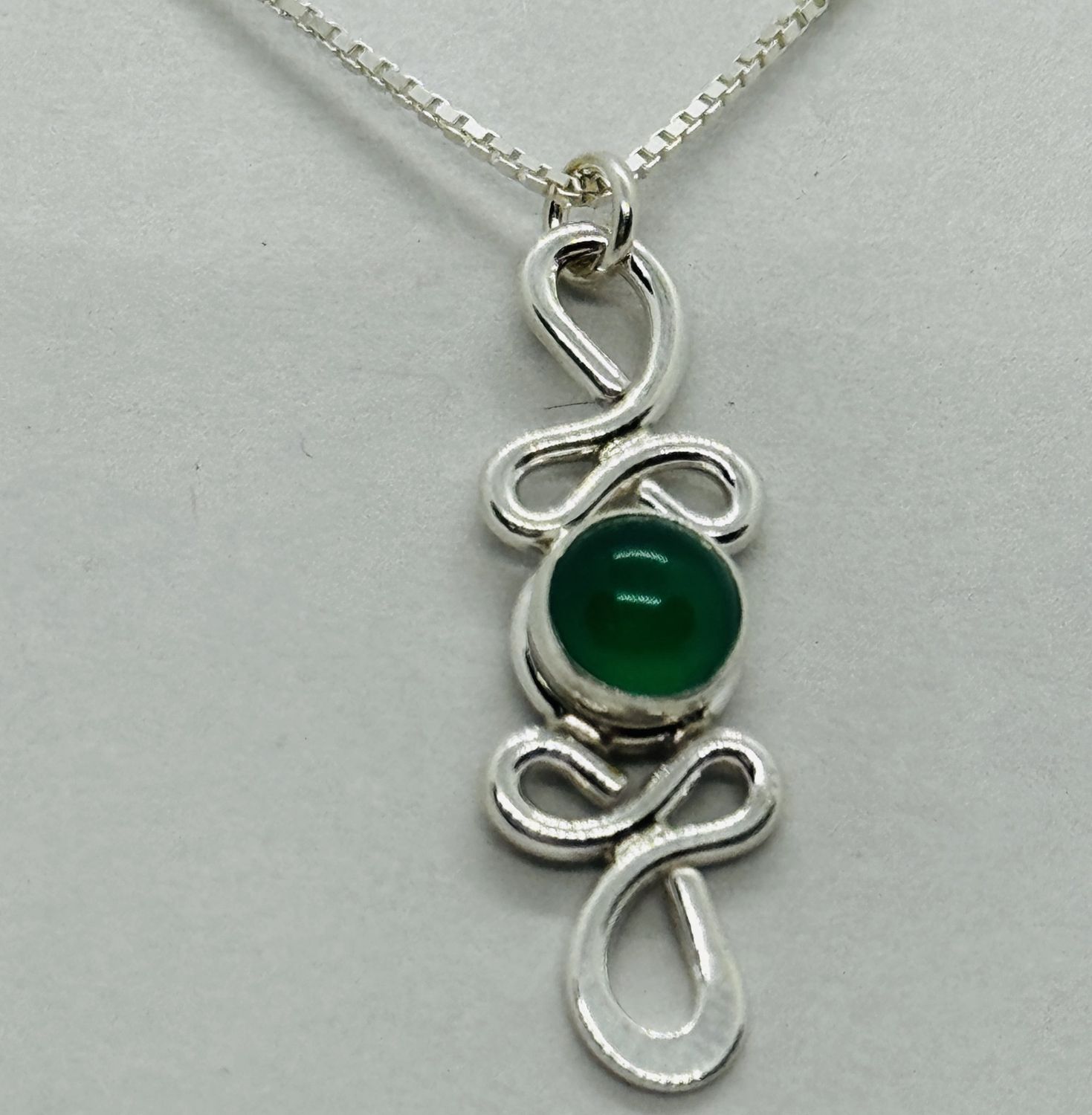 Reflections In Silver Neck Endear Green Onyz