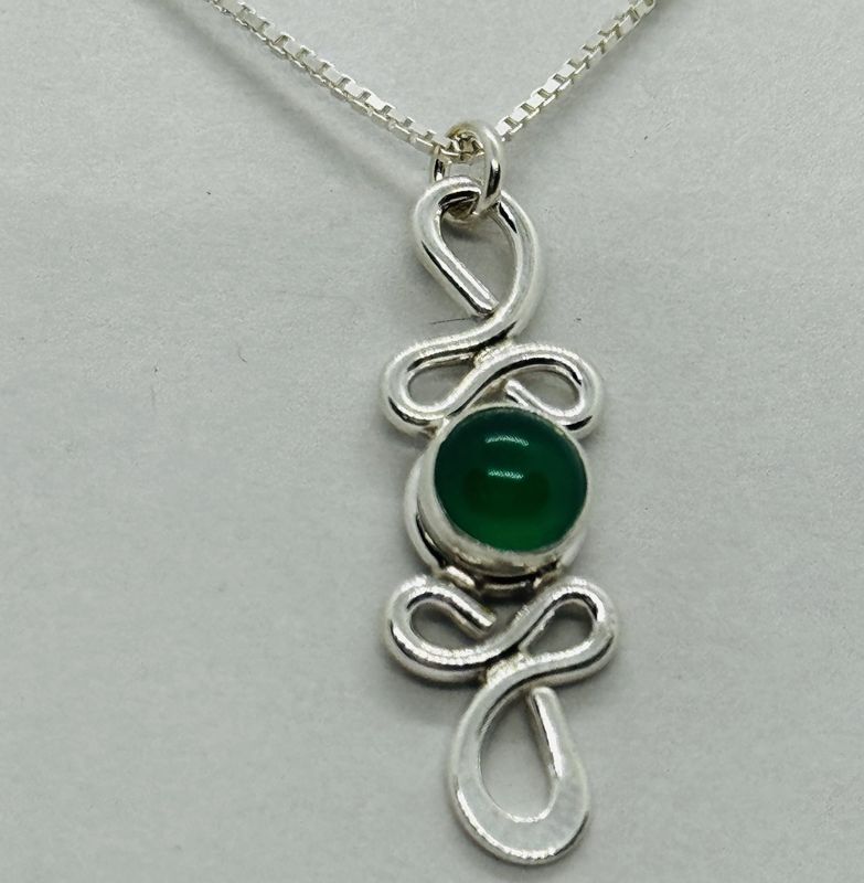 Reflections In Silver Neck Endear Green Onyz