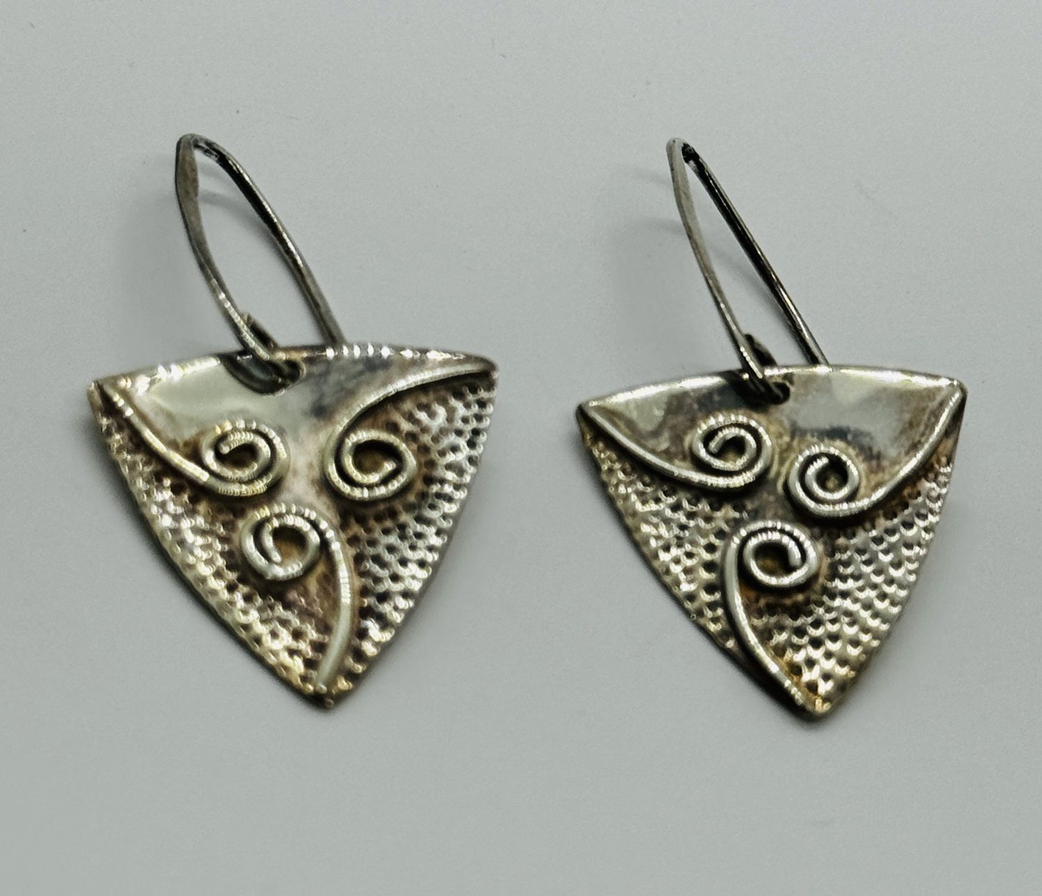 Gonzales Earrings Triangle with Swirls