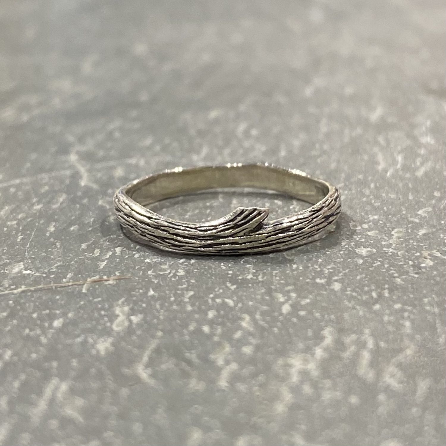 Tessler Ring Slim Wound Twig, Size: 6