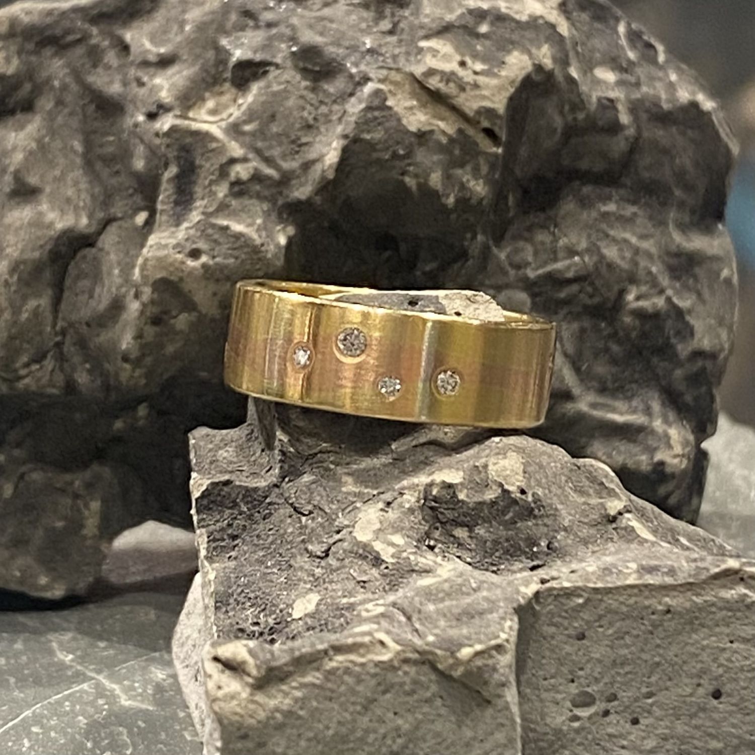 Sznajderman Ring Rose River of Scattered Diamonds Wedding Band