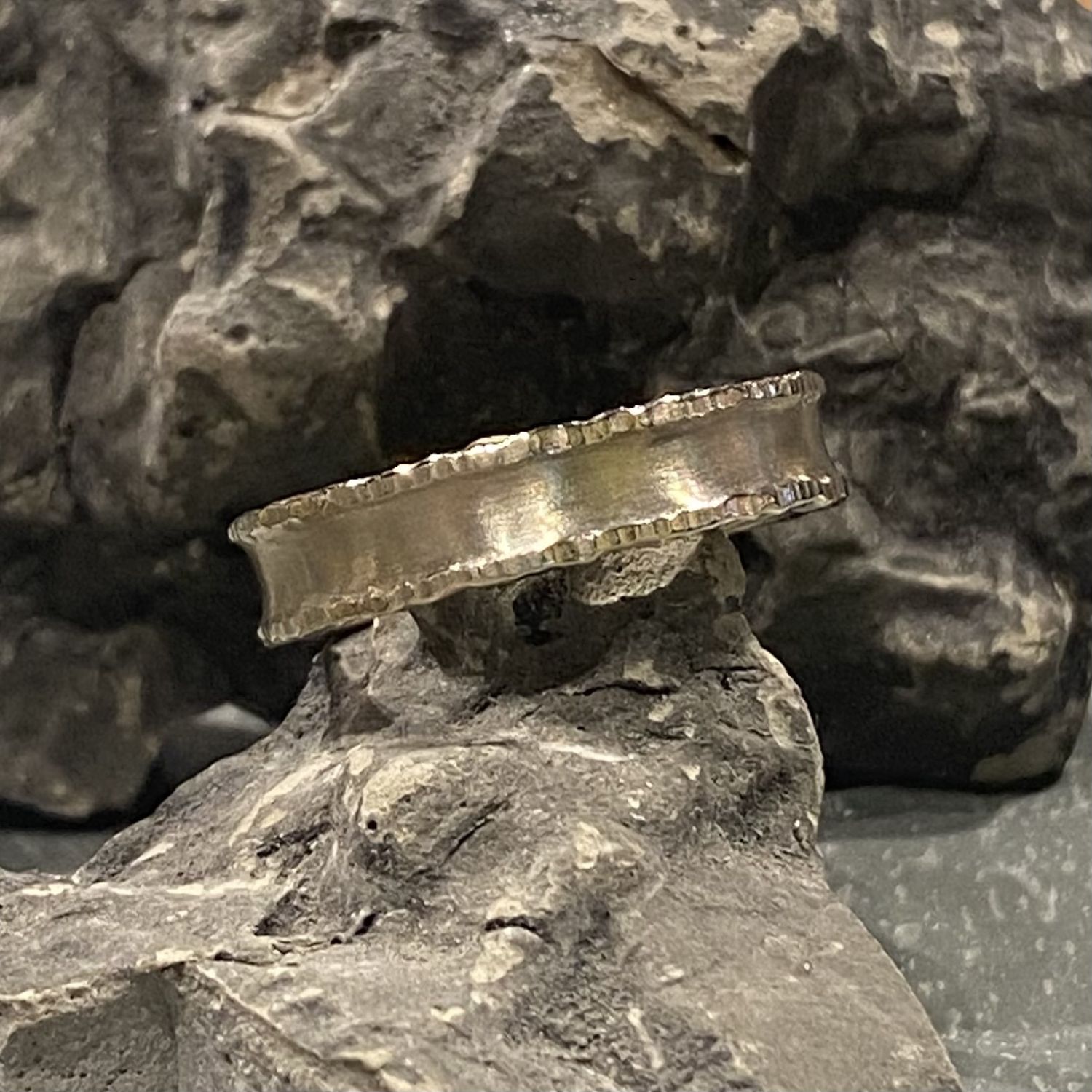 Sznajderman Ring Concave Hammered White Gold Wedding Band
