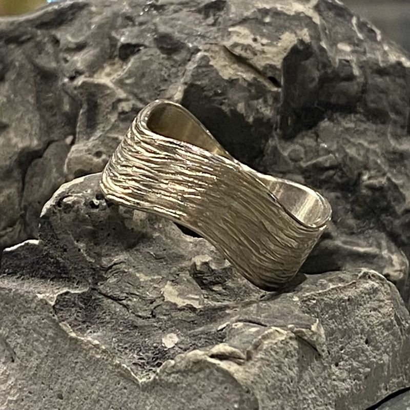 Sznajderman Ring 14k White Gold Wavy Textured Wedding Band