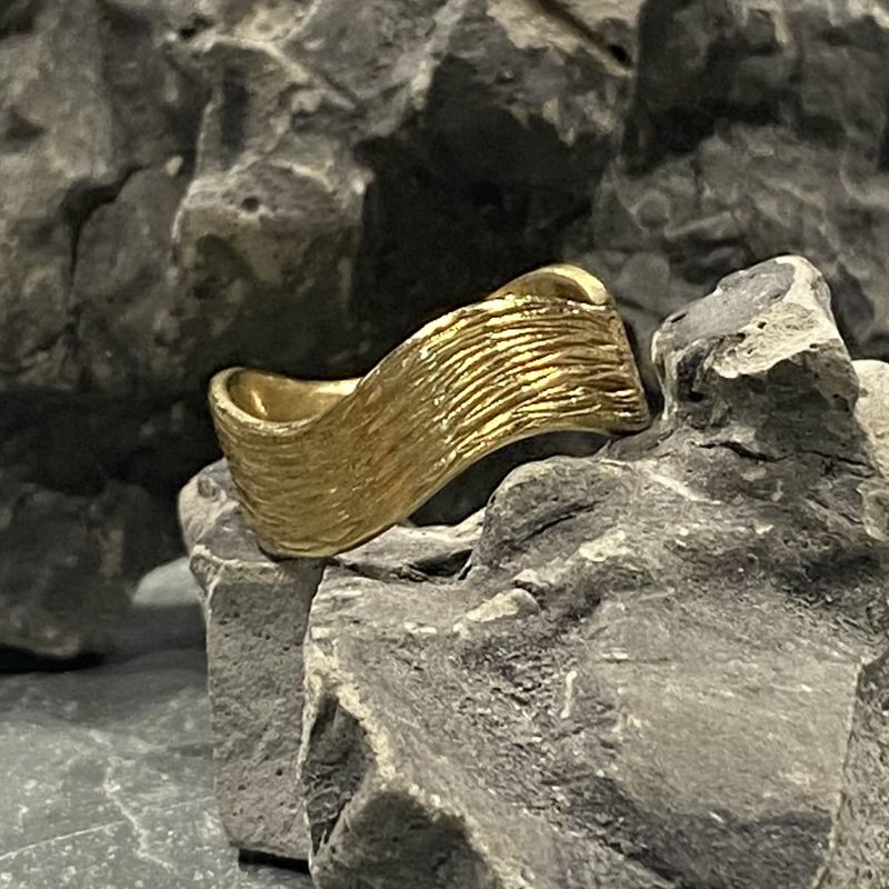 Sznajderman Ring 18k Yellow Gold Wavy Textured Wedding Band