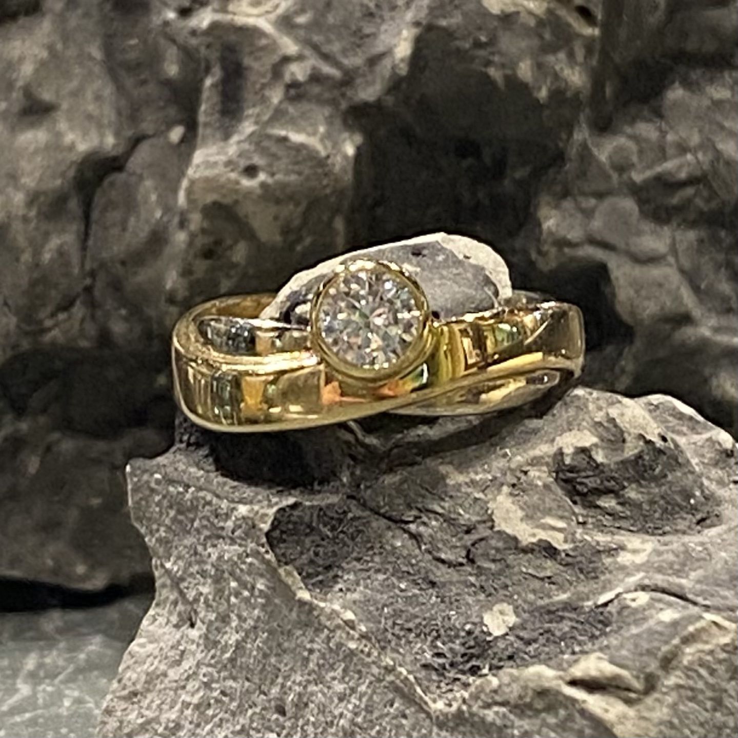 Sznajderman Ring &quot;Mobius&quot; Engagement Ring