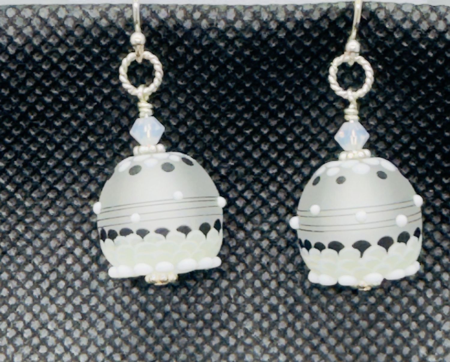 Whitney Earrings Teixera Lampwork Black/White