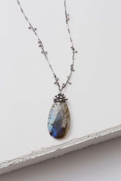 Zuzko Necklace Swarm Labradorite Large