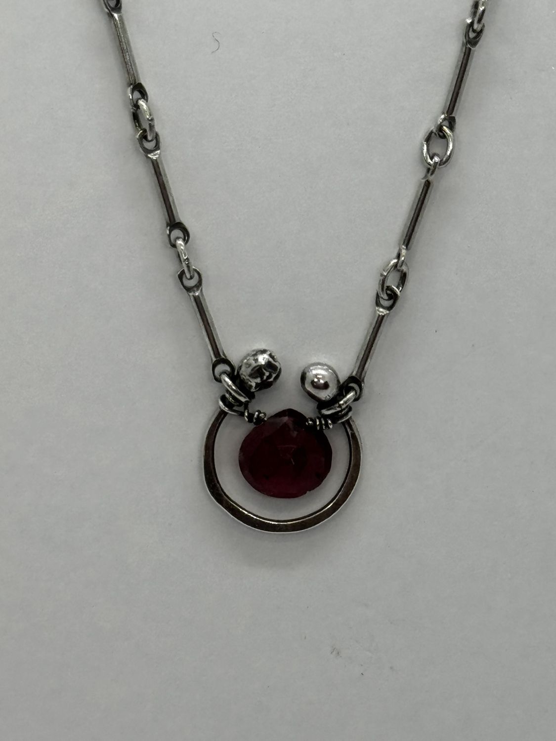 Zuzko Necklace Horseshoe Solo Ruby