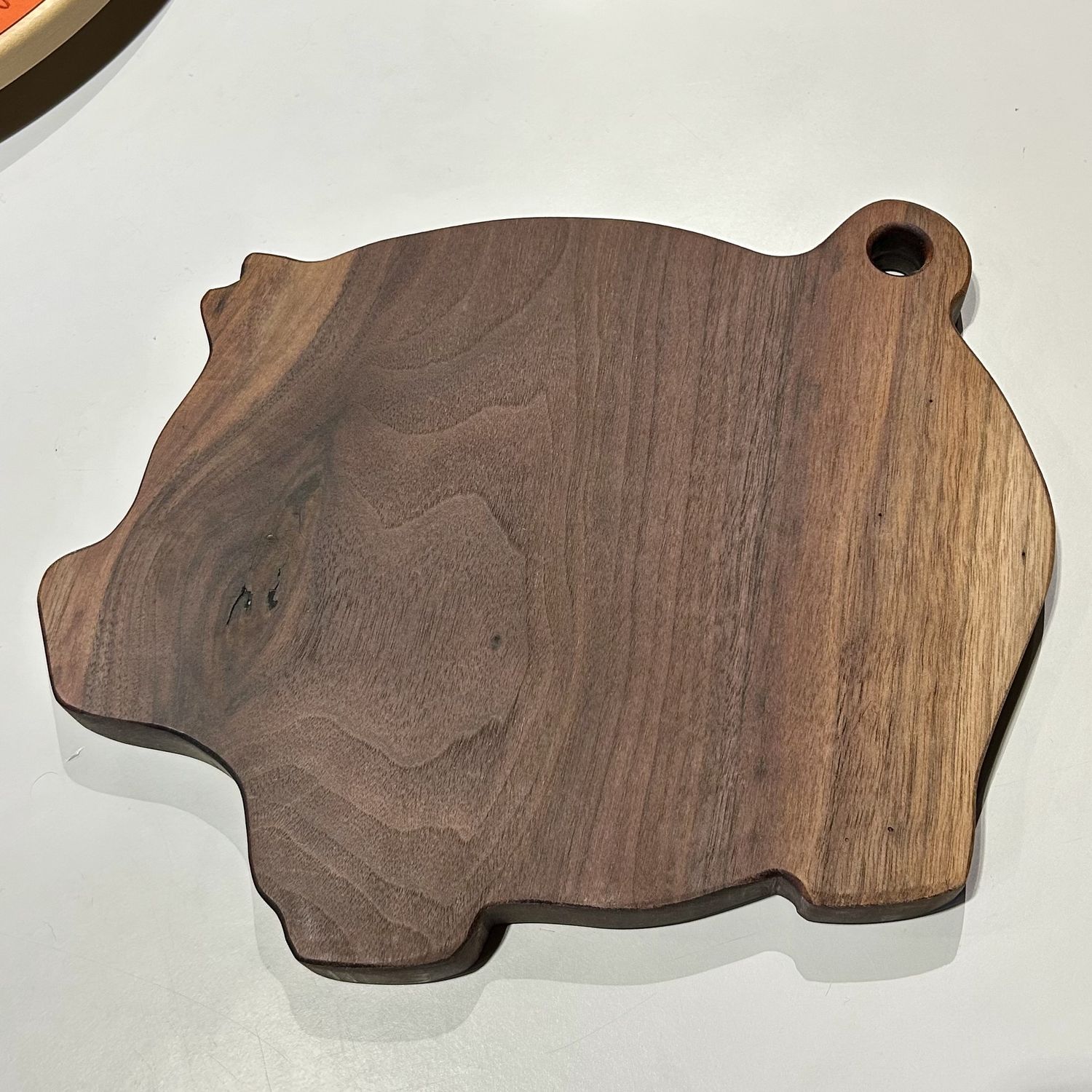 DWHandmade Walnut Wood Pig Cutting Board