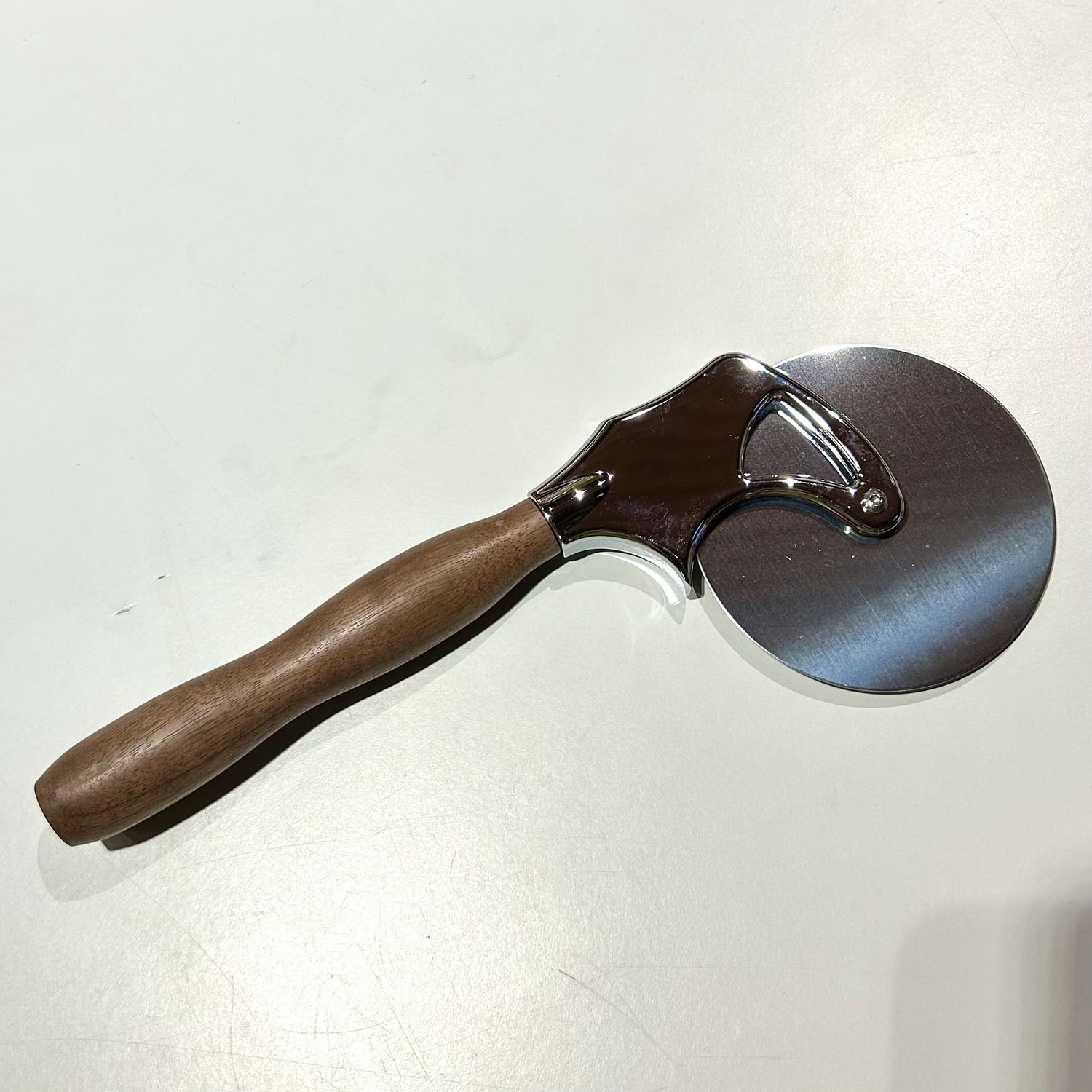 DWHandmade Walnut Wood Handle Pizza Cutter