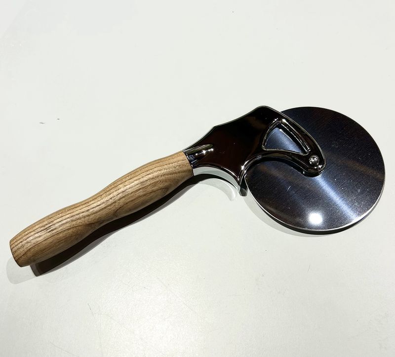 DWHandmade Walnut Wood Handle Pizza Cutter 2