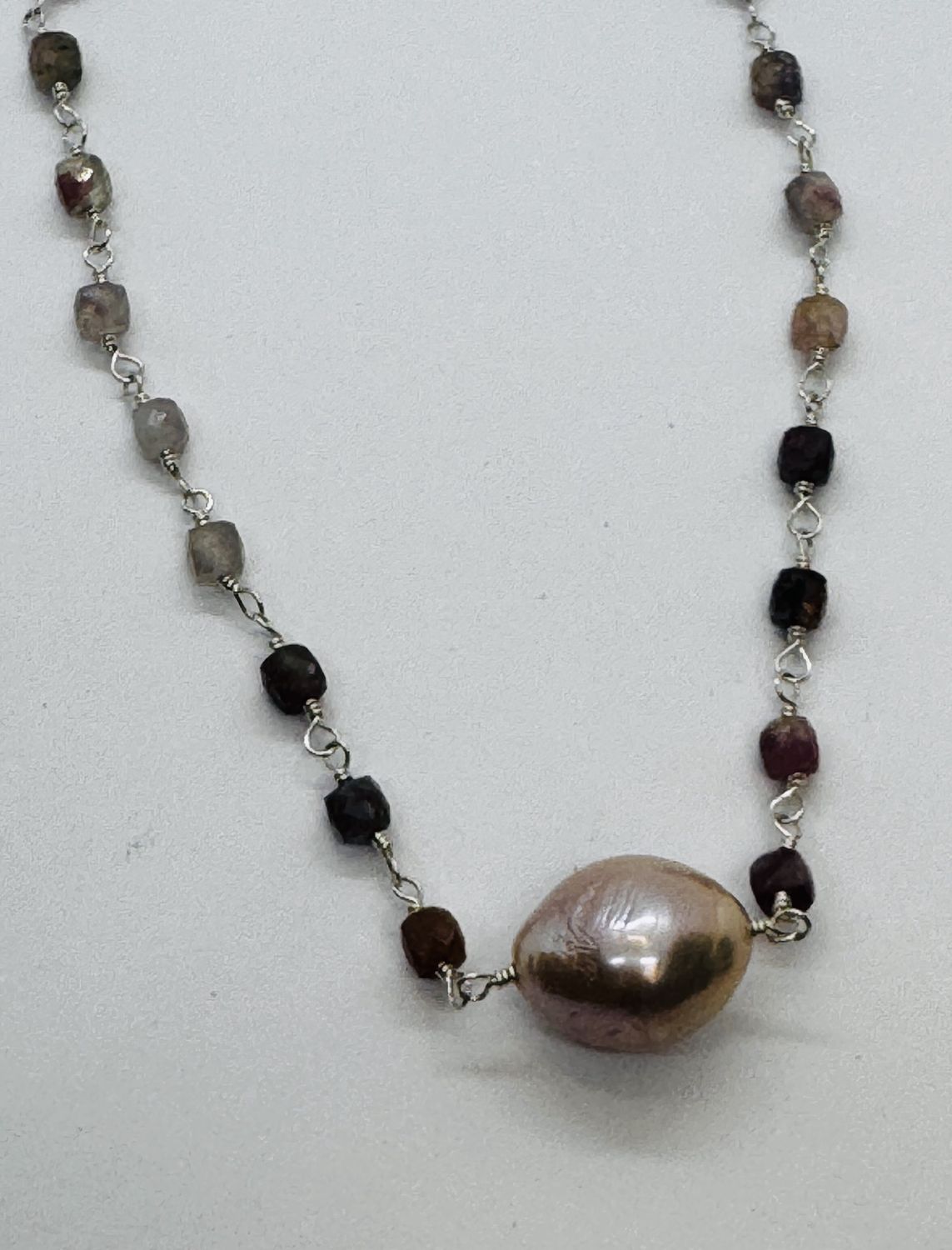 Robb Necklace Tourmaline w/Center Peral