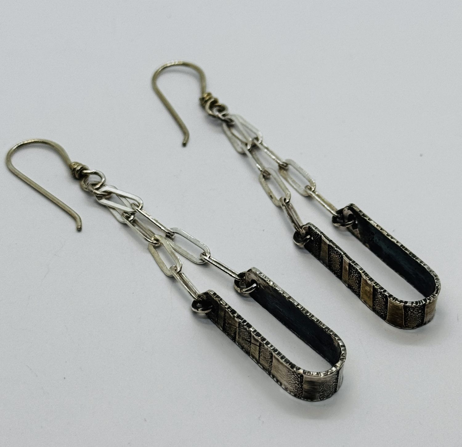 O&#39;Brien Earrings Silver Roll Printed &quot;U&quot; on Silver Flat Oval Link Chain