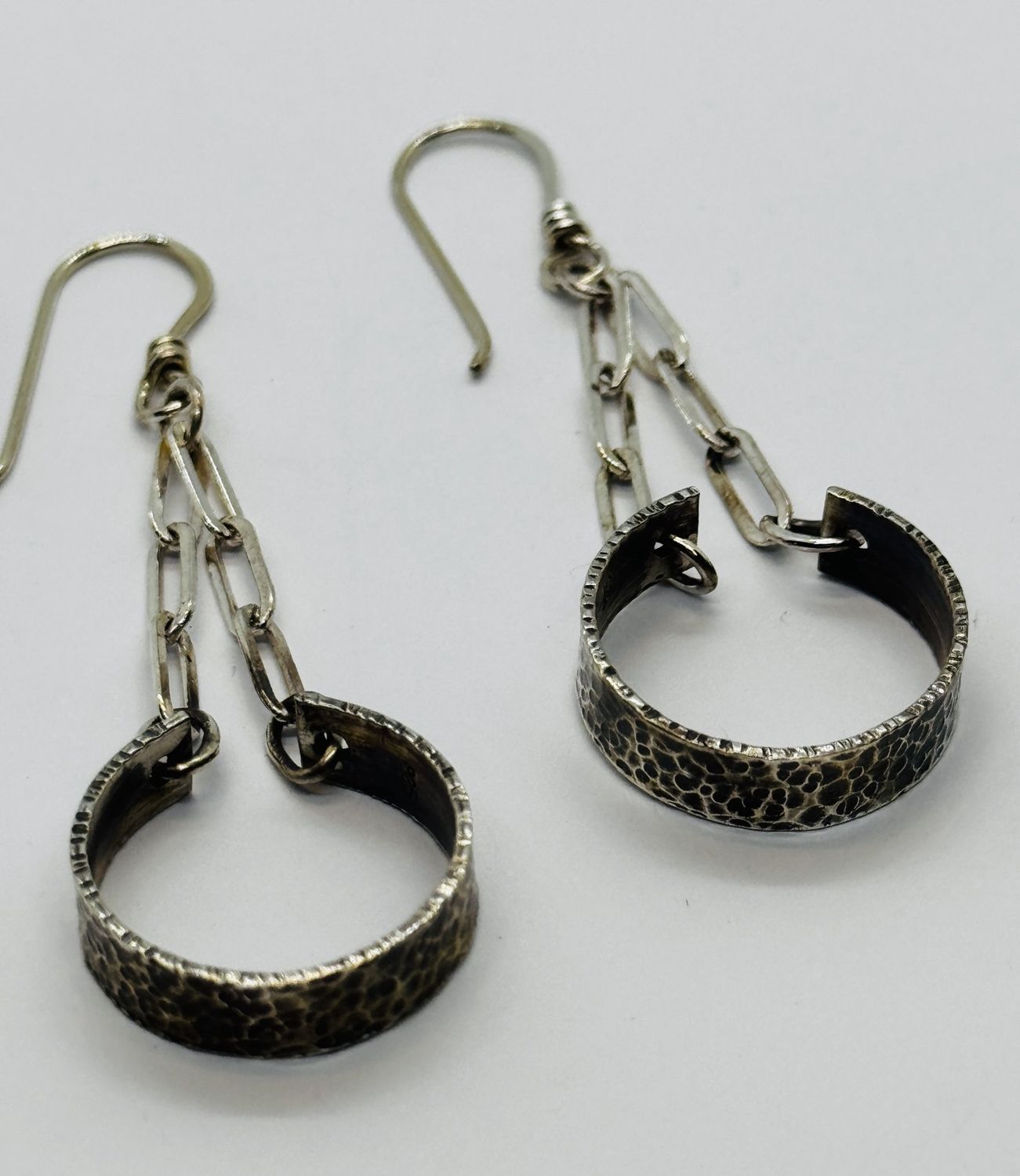 O&#39;Brien Earrings Silver Roll Printed Hoops on Flat Oval Link Chain
