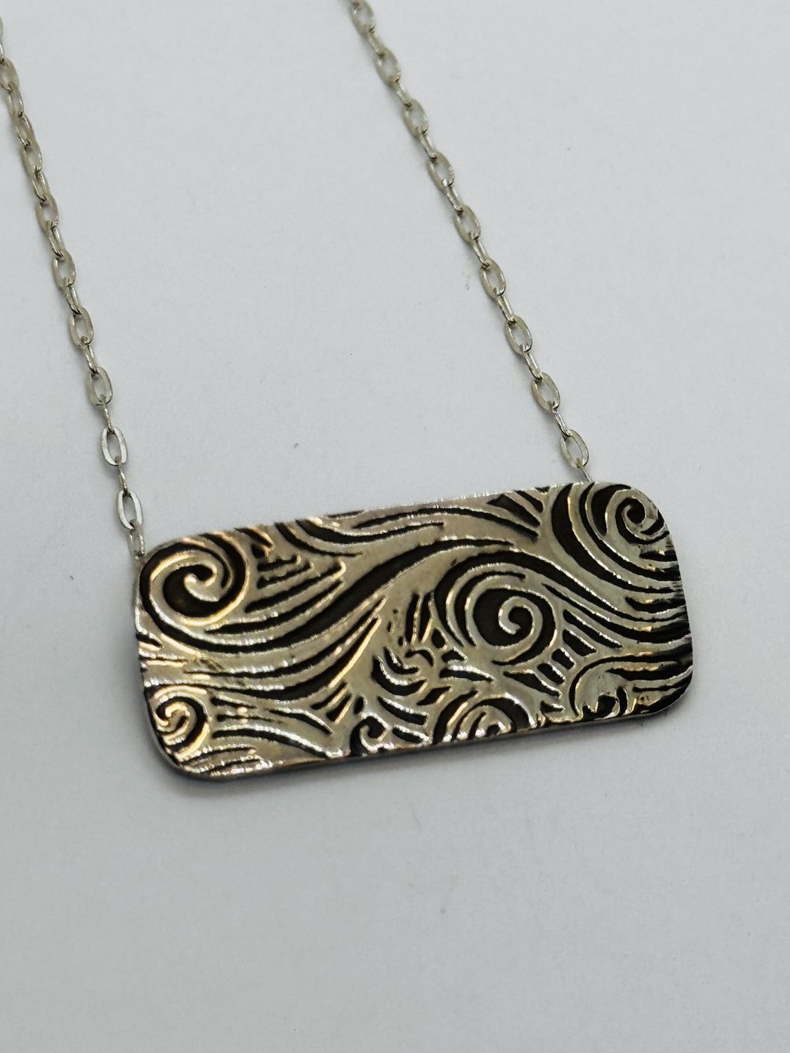 O&#39;Brien Necklace Roll Printed Rectangle Scroll