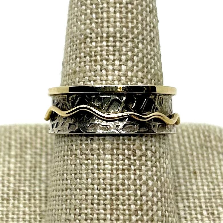 Otter Ring Stamped SS Band w/ Moveable Gold Wave