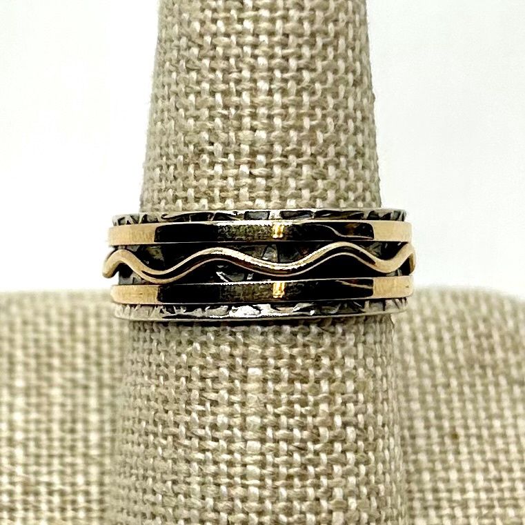Otter Ring Stamped SS Band w/ 2 Gold Bars &amp; Center Moving Gold Wave Size 7.5