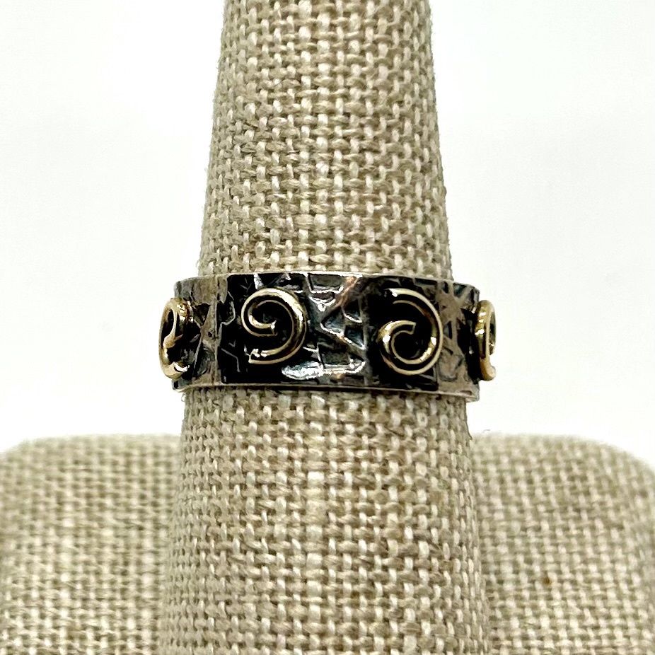 Otter Ring Stamped SS Band w/ Gold Swirls Size 7