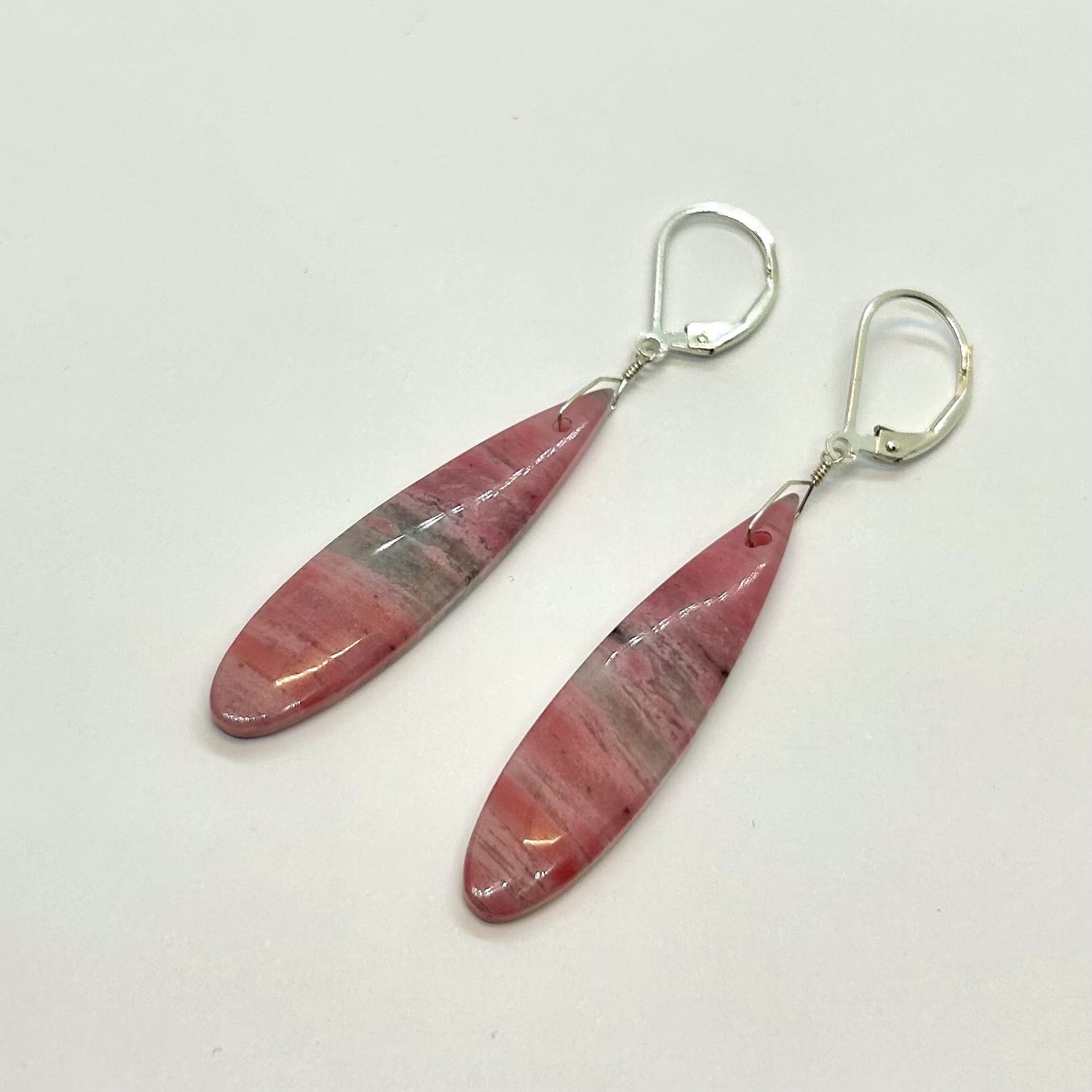 Otter Earrings Rhodonite in Quartz