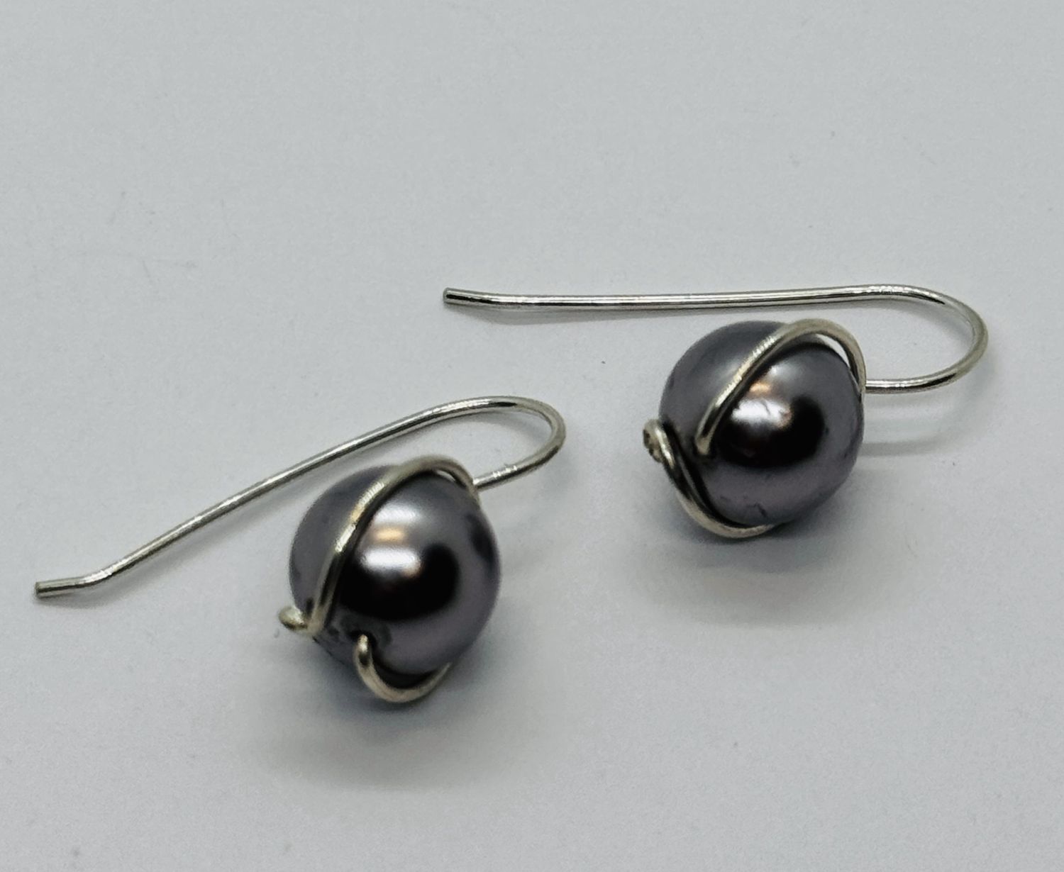 Robb Earring Silver Wrapped Gray Swarovski Pearl