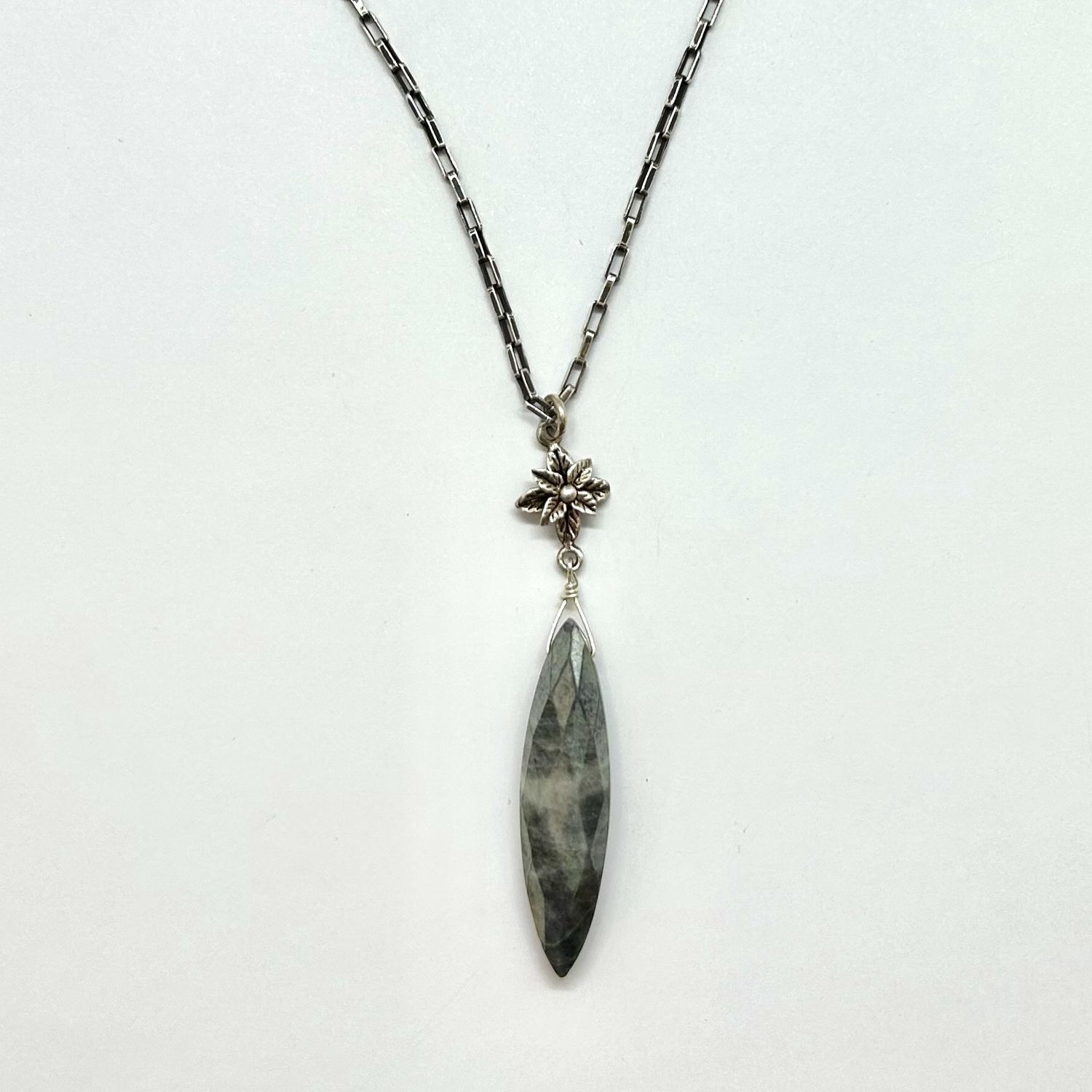 Robb Necklace Silverite Drop
