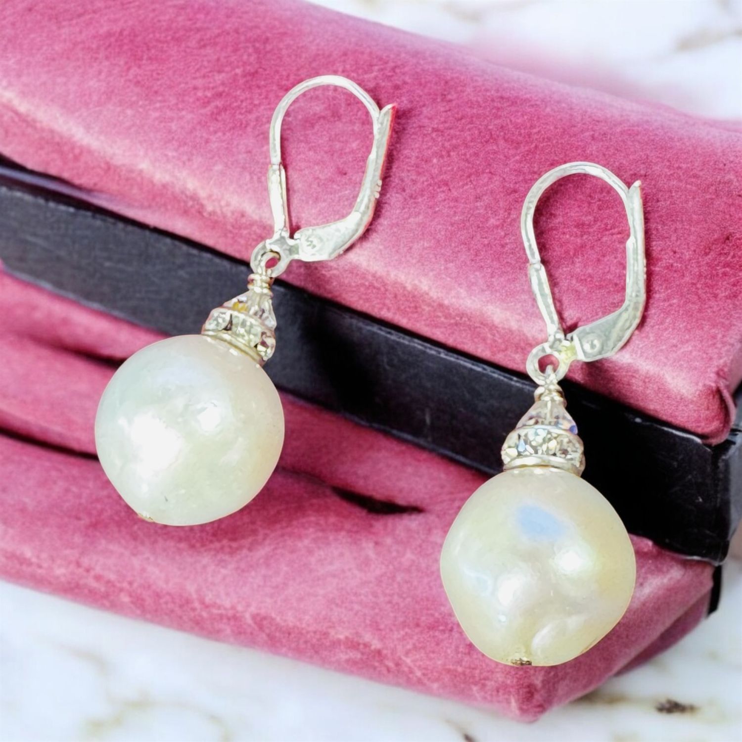 Robb Earring Freshwater Pearl and Crystal