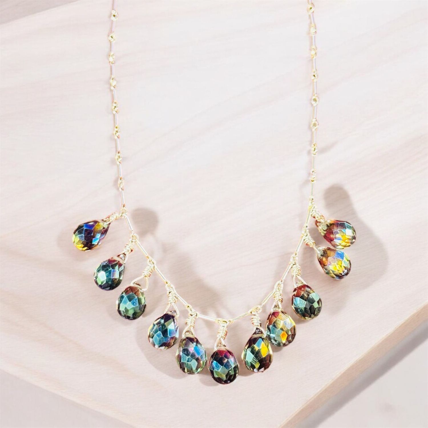 Robb Necklace Soft Green Crystals
