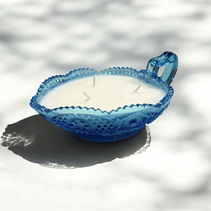 Canoa Scented Candle "Lily of the Valley" in Blue Glass Candy Dish