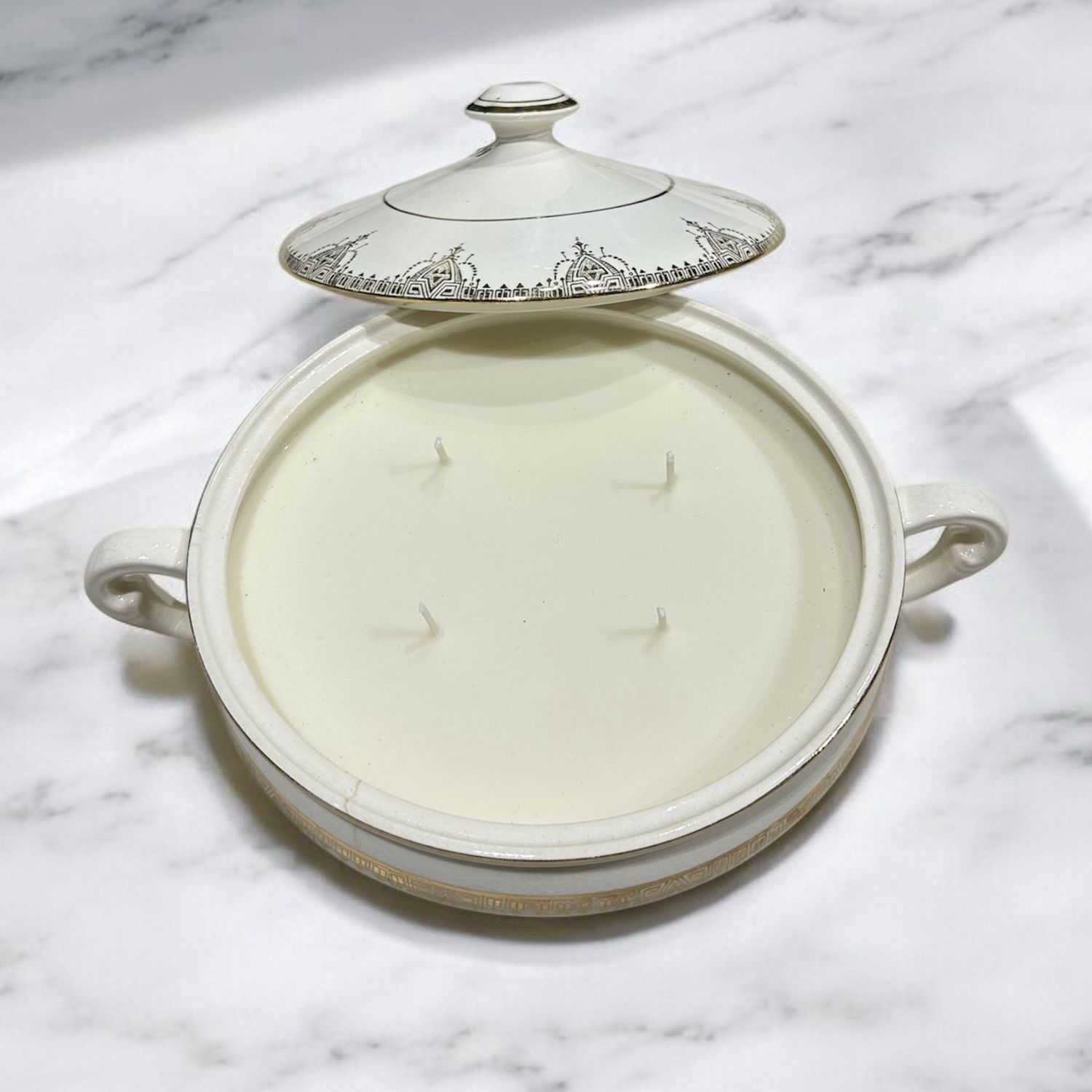 Canoa Scented Candle &quot;Golden Hour&quot; in White &amp; Gold Soup Tureen
