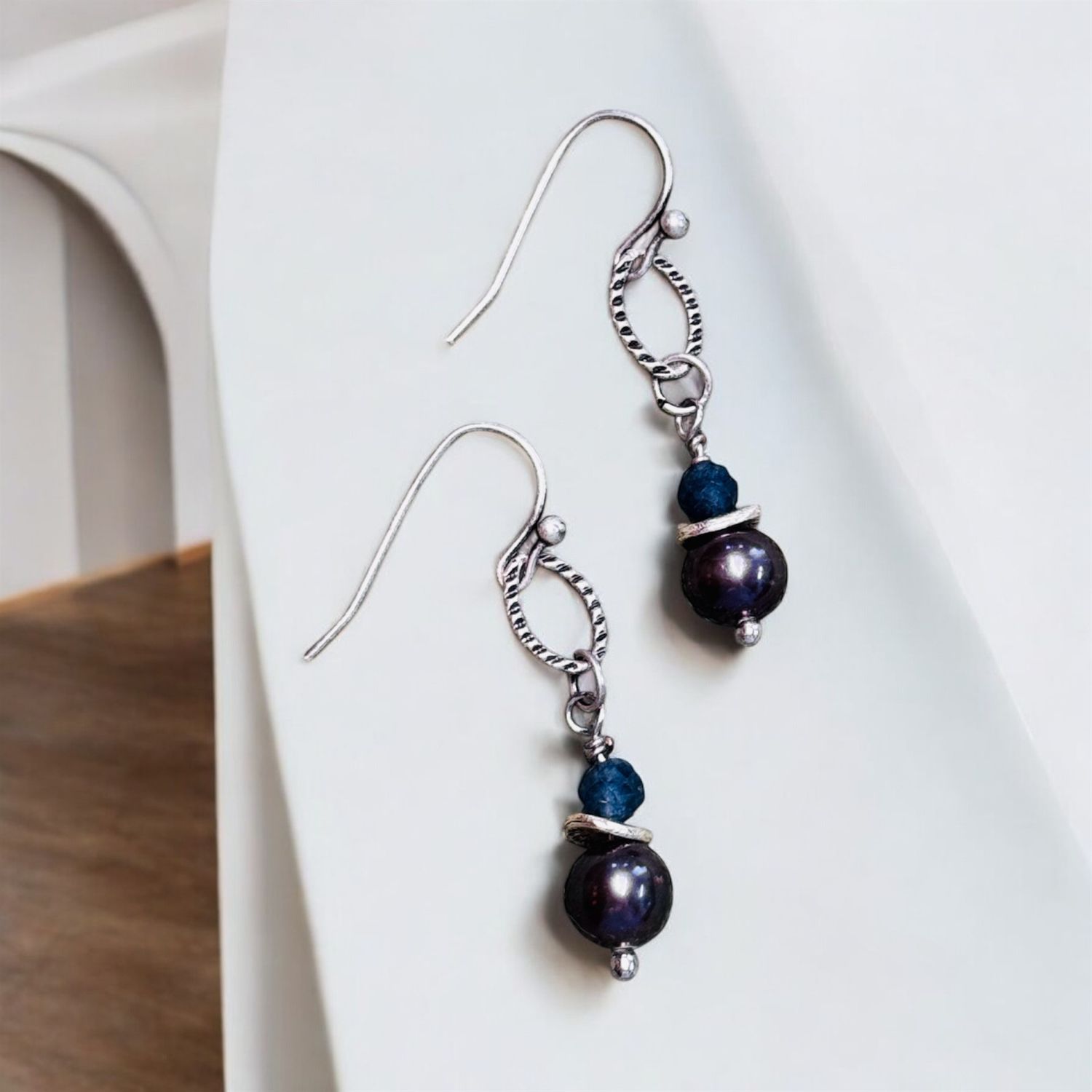 Garnish Earrings Purple Pearl and Sapphire