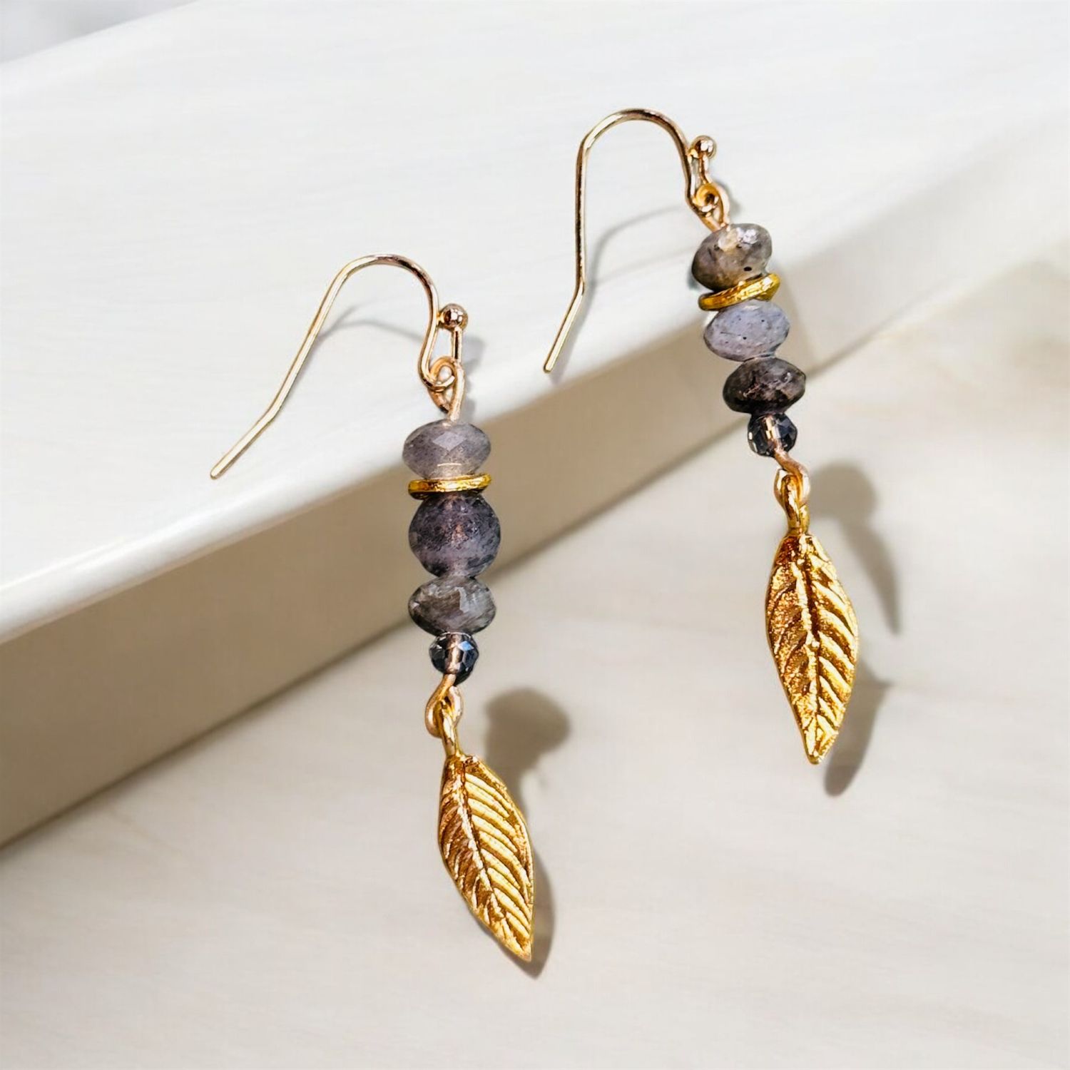 Garnish Earrings Labradorite and Gold-Plated Feathers