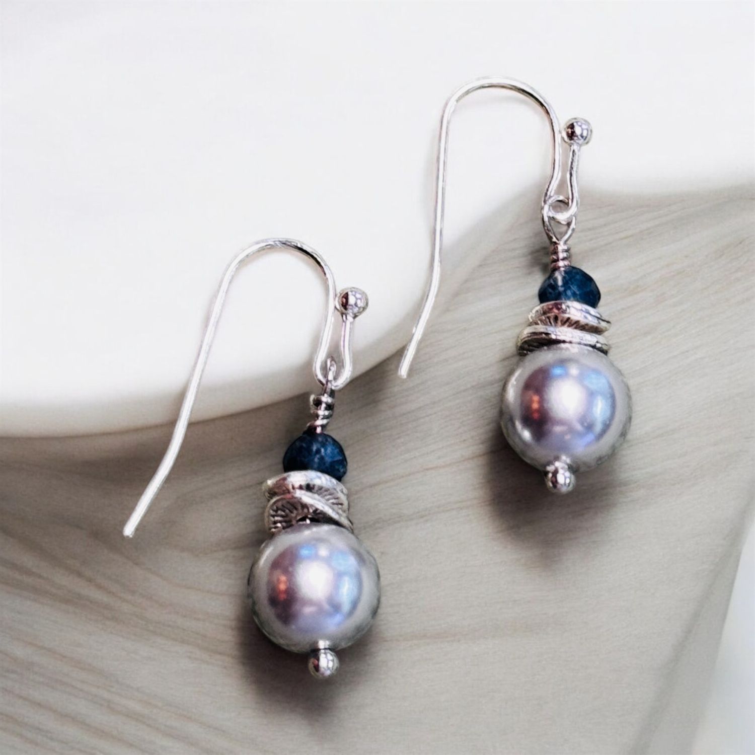 Garnish Earrings Gray Pearl and Sapphire