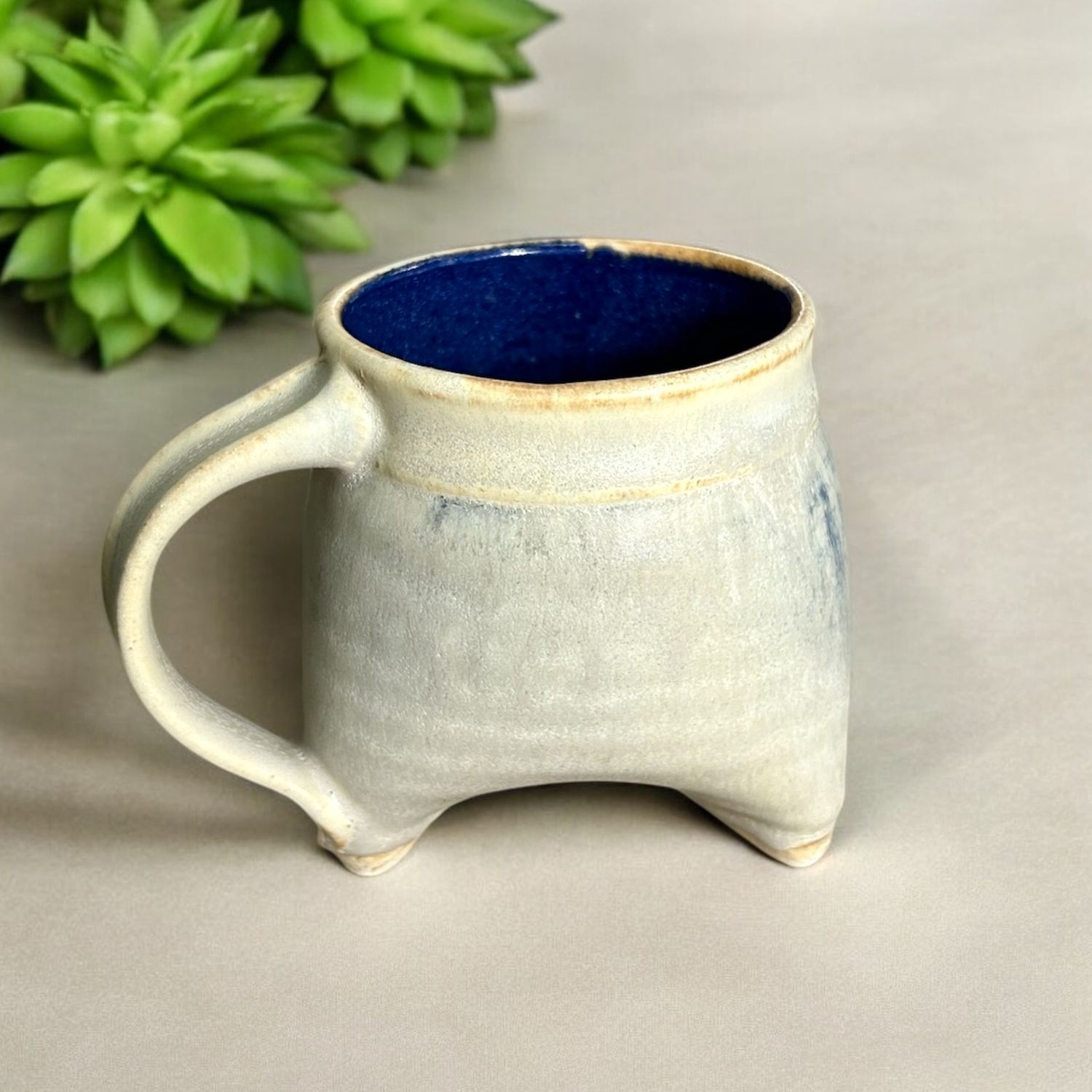 Stoler Tripod Mug Beige w/ Cobalt Interior