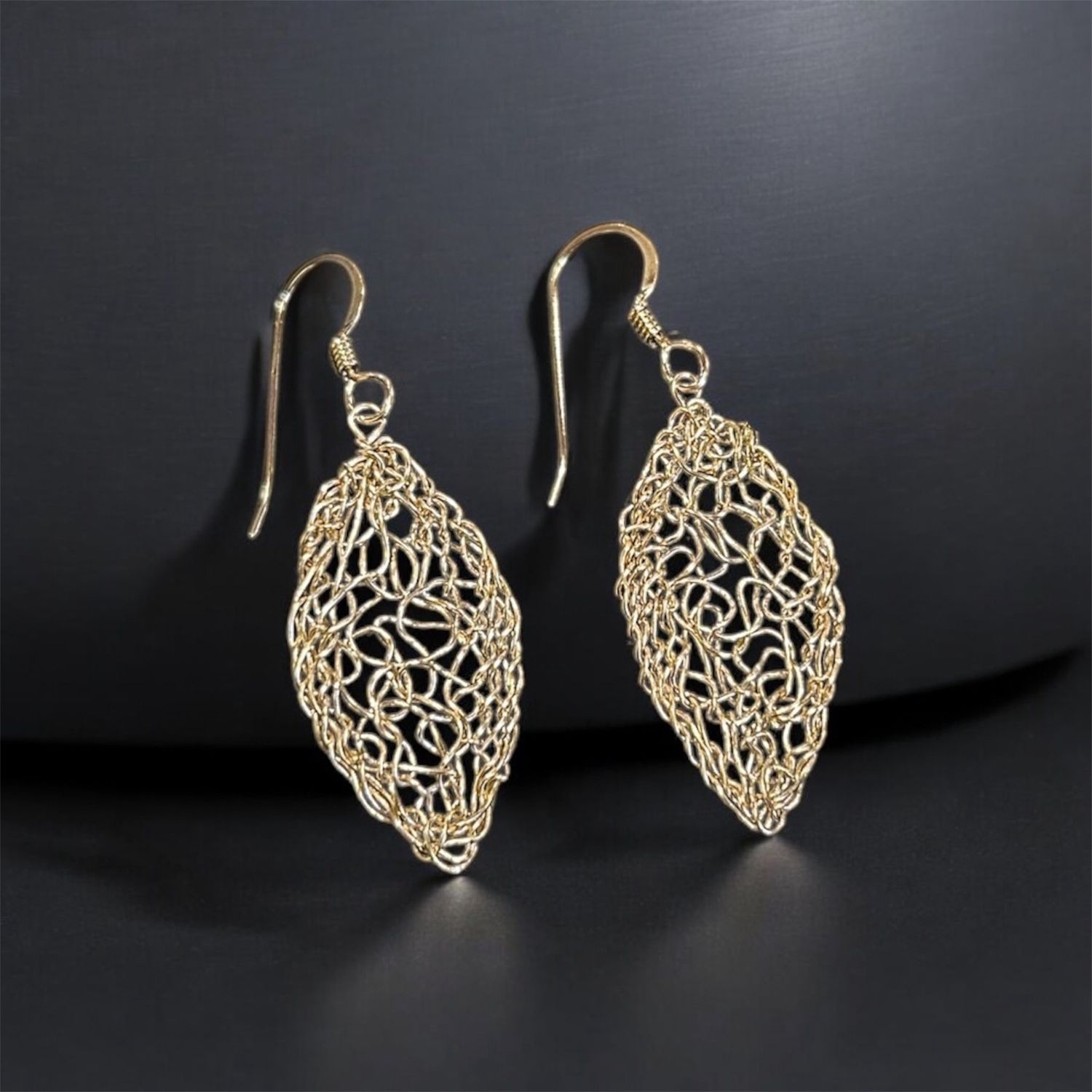 MetaLace Earrings Small Gold Leaves