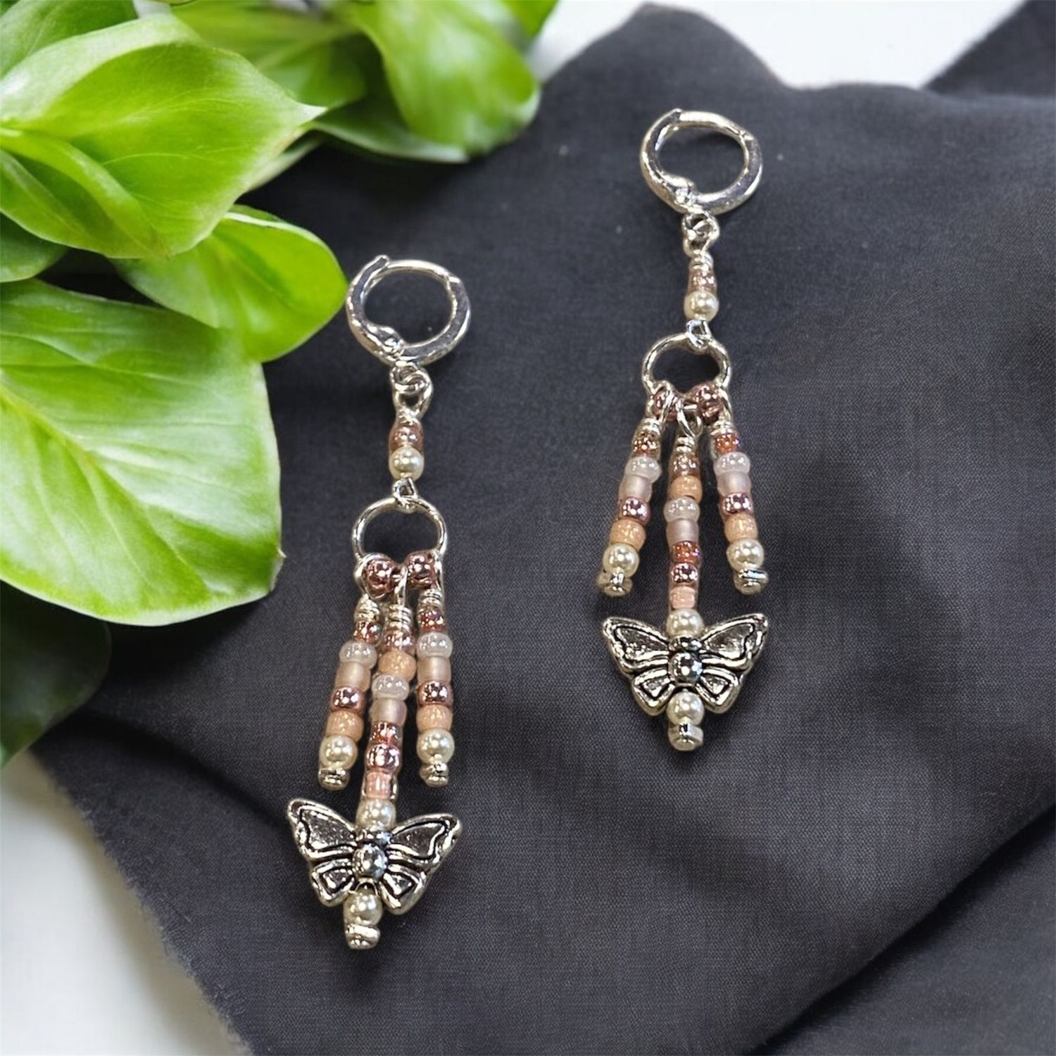 Very Visser Earring Silver Hoop with Three Peach Beaded Pins