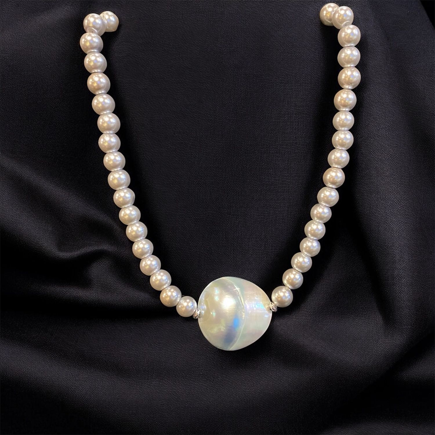 Very Visser Necklace Gray Mother of Pearl Beads + Two-Tone Blue Focal