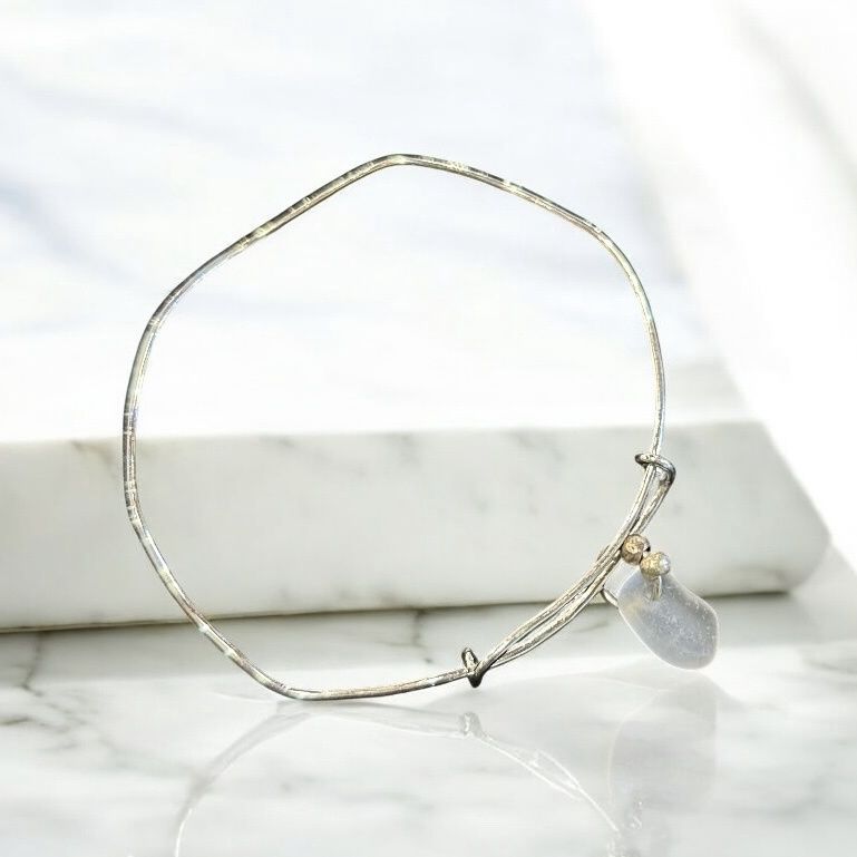 BQD Bangle Cayuga Bangle with Beach Glass Charm Small