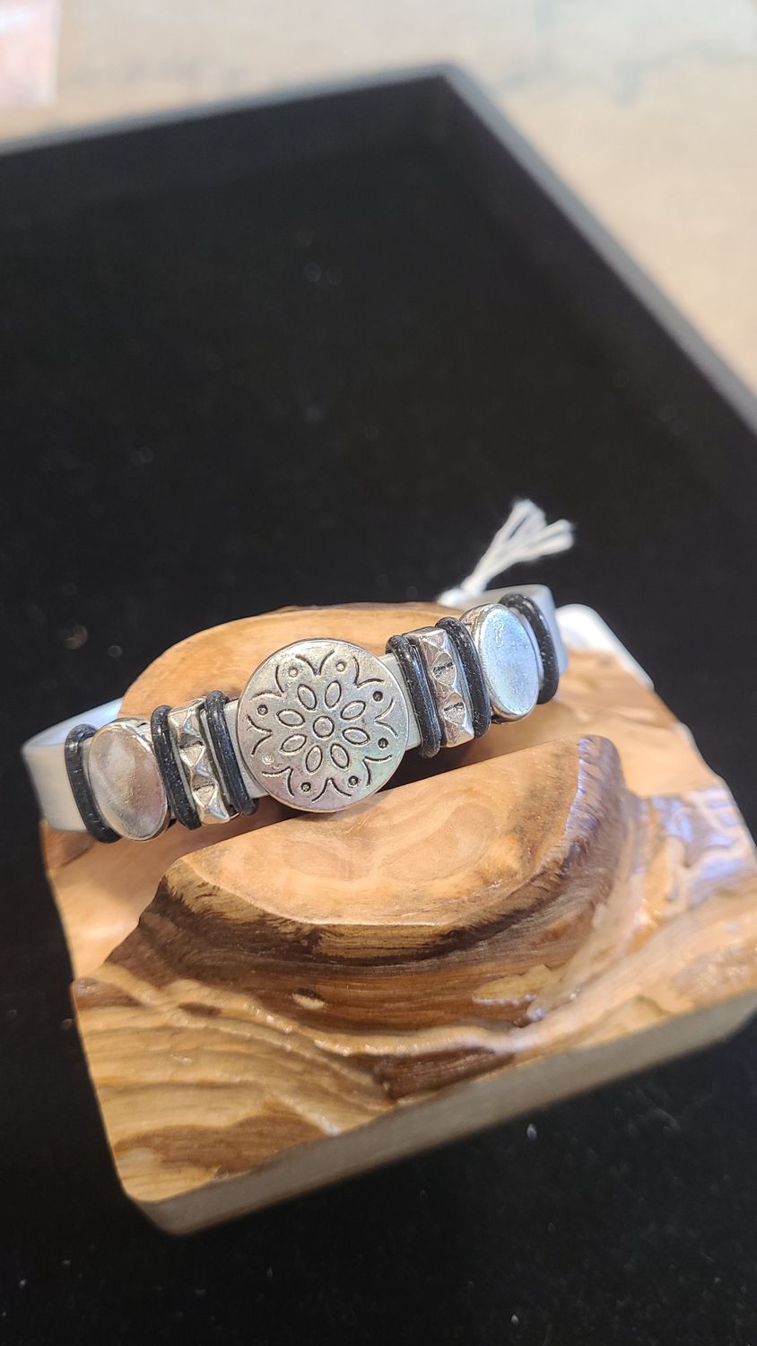 Whitney Bracelet Silver Leather Silver Beads