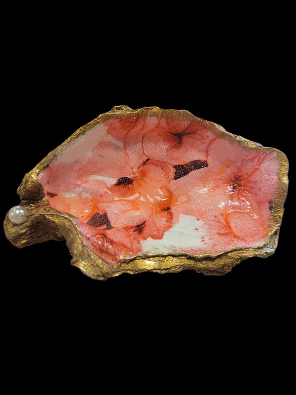 Wilson Large Oyster Shell w/ Cherry Blossoms
