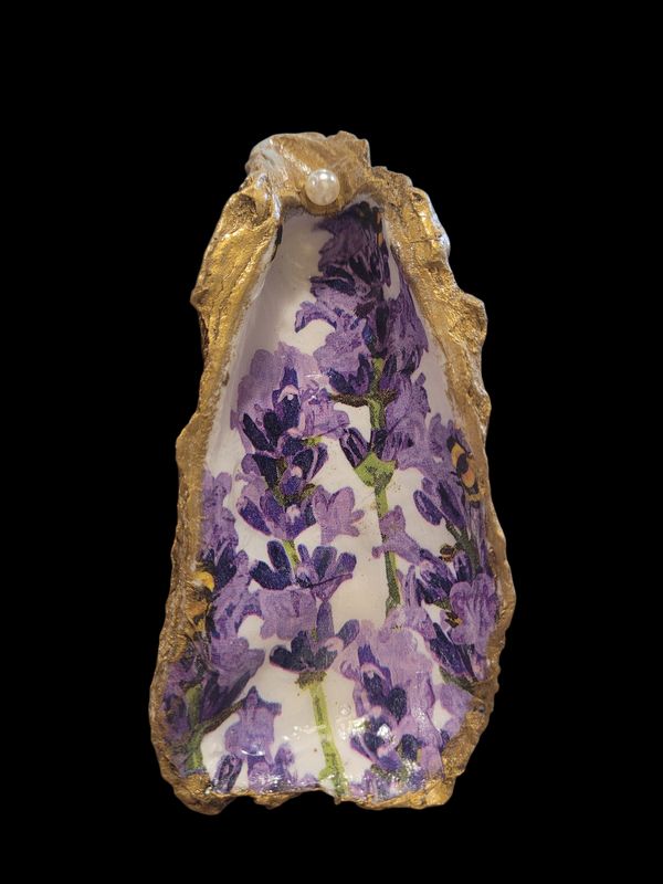 Wilson Large Oyster Shell with Lavender