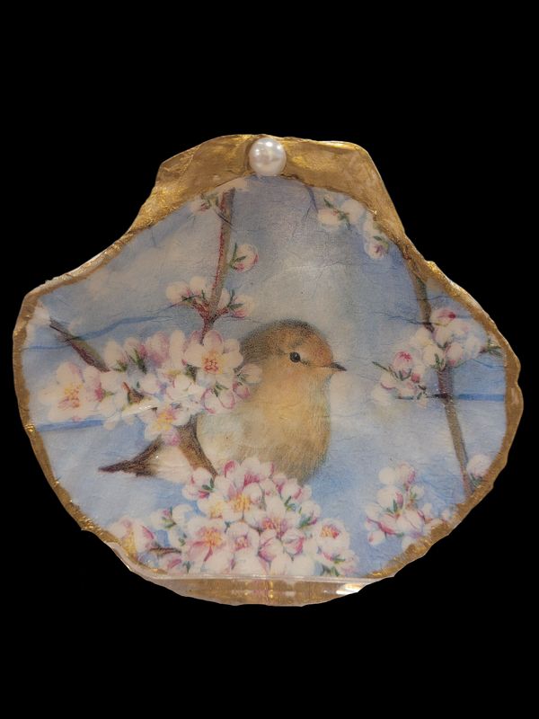 Wilson Large Scallop Shell with Bird in Blossoms