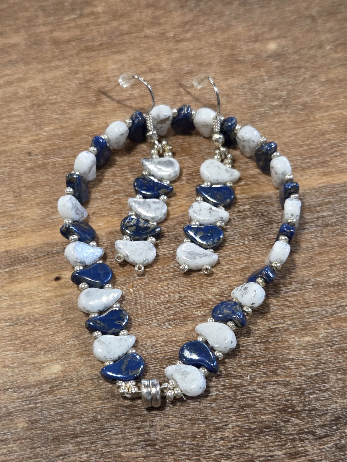 Boerman Bracelet Earring Set Blue/White/Silver Paisley Beads