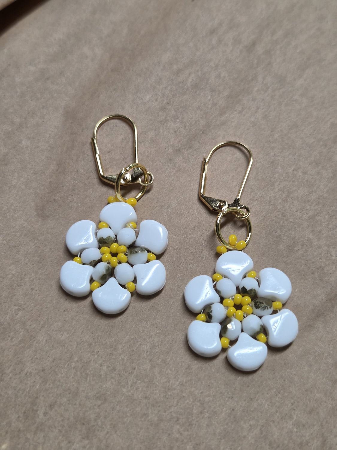 Boerman Earrings White &amp; Yellow Ginkgo Flower