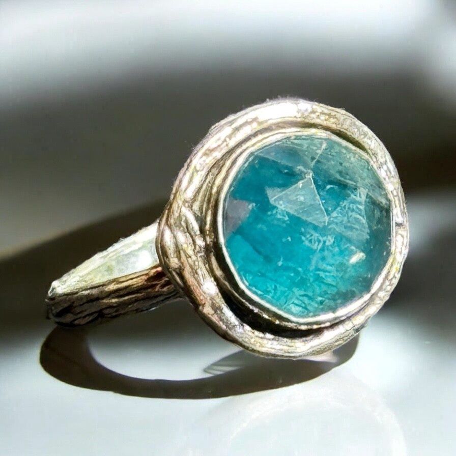 Rodgers Ring Neon Kyanite