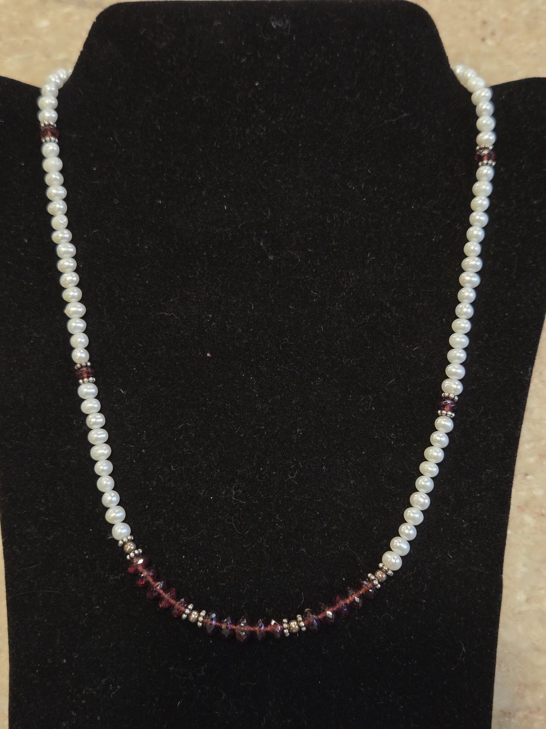 ESTANCIA NECK MOZAMBIQUE GARNET