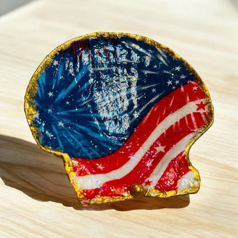 Wilson Large Clam Shell Trinket Dish Flag with Fireworks