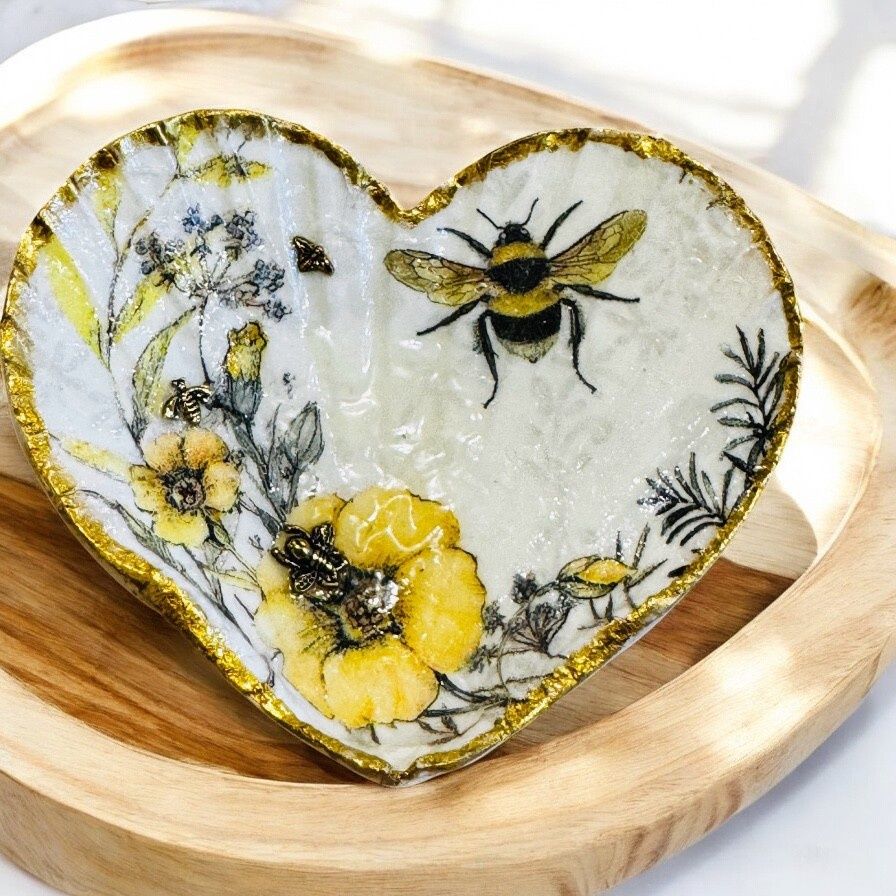 Wilson Large Heart Clam Shell Trinket Dish Bees