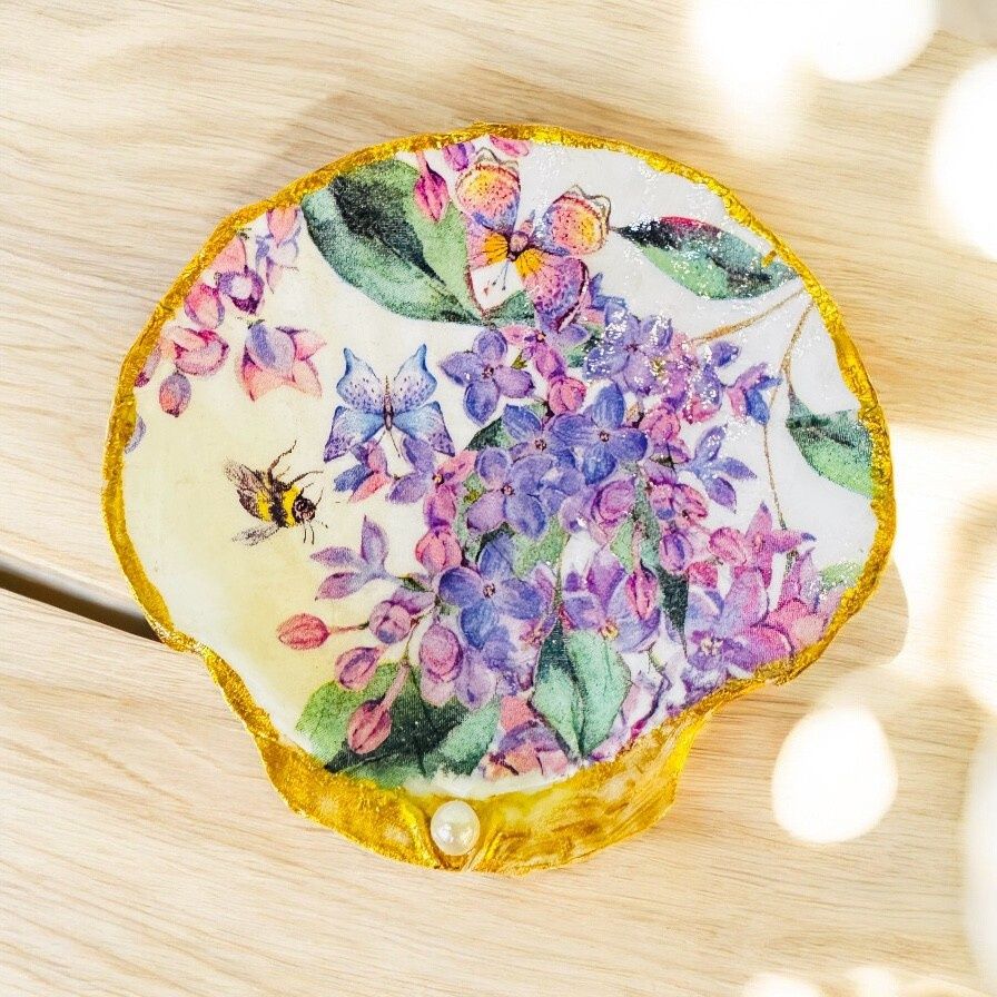 Wilson Large Clam Shell Trinket Dish Lilacs